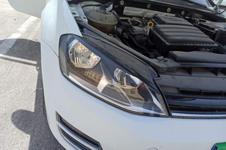 Used Volkswagen Golf 2014 1.6L Automatic Comfort Model Right Front Headlight