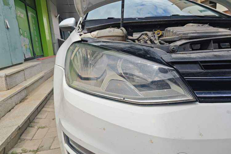 Used Volkswagen Golf 2014 1.4TSI Automatic Luxury Model Right Front Headlight
