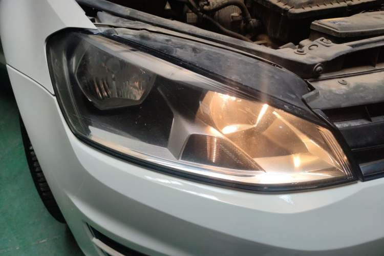Used Volkswagen Golf 2014 1.6L Automatic Comfort Model Right Front Headlight