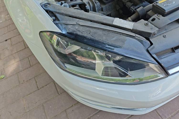 Used Volkswagen Golf 2014 1.6L Manual Fashion Edition Right Front Headlight