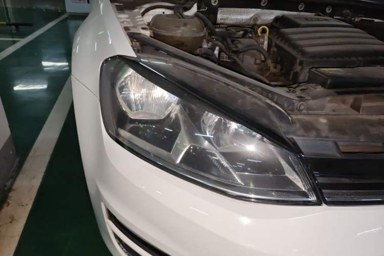 Used Volkswagen Golf 2014 1.6L Automatic Comfort Model Right Front Headlight