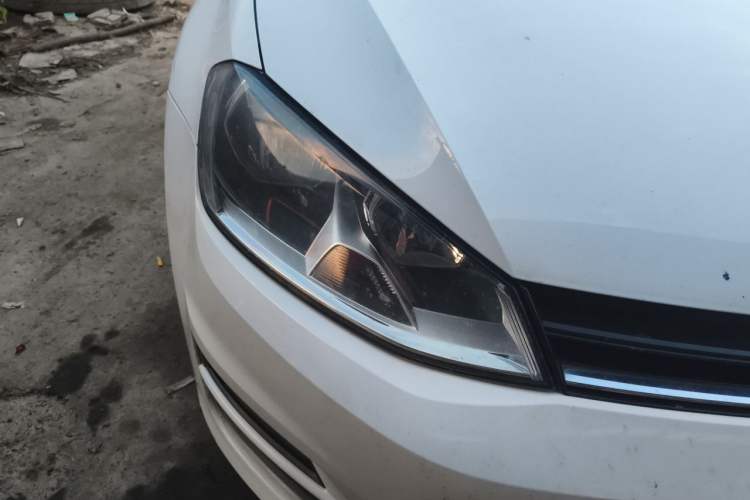 Used Volkswagen Golf 2014 1.6L Automatic Comfort Model Right Front Headlight