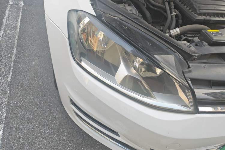 Used Volkswagen Golf 2014 1.4TSI Automatic Luxury Model Right Front Headlight