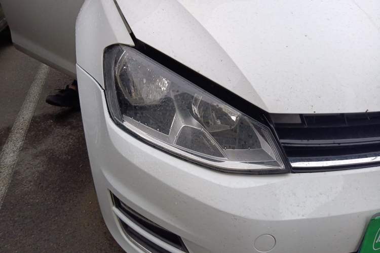 Used Volkswagen Golf 2014 1.6L Manual Fashion Edition Right Front Headlight