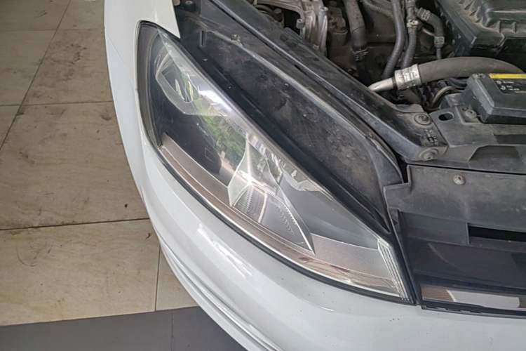 Used Volkswagen Golf 2014 1.4TSI Automatic Luxury Model Right Front Headlight