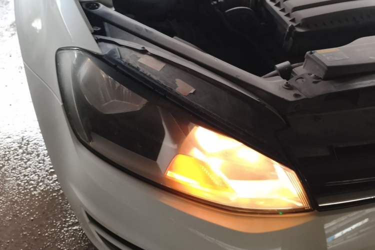 Used Volkswagen Golf 2014 1.6L Manual Fashion Edition Right Front Headlight