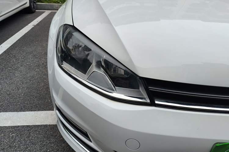Used Volkswagen Golf 2014 1.4TSI Automatic Luxury Model Right Front Headlight
