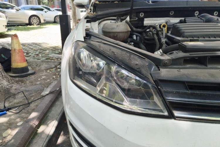 Used Volkswagen Golf 2014 1.4 TSI Manual Comfort Model Right Front Headlight