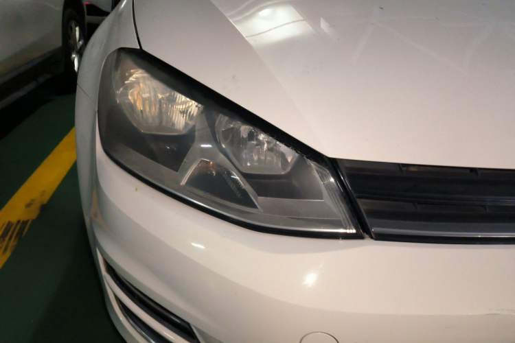 Used Volkswagen Golf 2014 1.6L Automatic Comfort Model Right Front Headlight