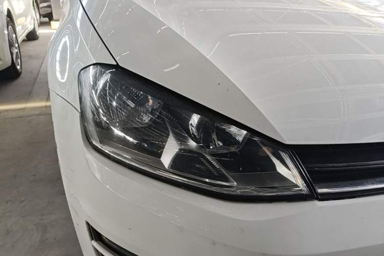 Used Volkswagen Golf 2014 1.6L Automatic Comfort Model Right Front Headlight
