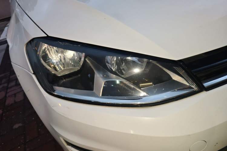 Used Volkswagen Golf 2014 1.6L Automatic Comfort Model Right Front Headlight