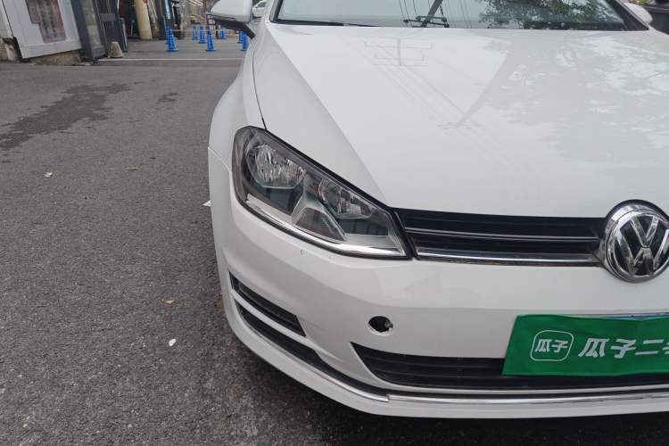 Used Volkswagen Golf 2014 1.6L Automatic Comfort Model Right Front Headlight