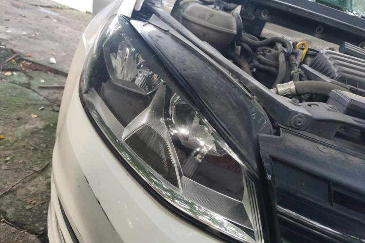 Used Volkswagen Golf 2014 1.4 TSI Manual Comfort Model Right Front Headlight