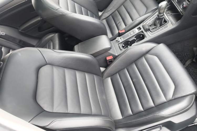 Used Volkswagen Golf 2014 1.4TSI Automatic Luxury Model Right Front Seat