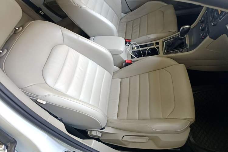 Used Volkswagen Golf 2014 1.4TSI Automatic Luxury Model Right Front Seat
