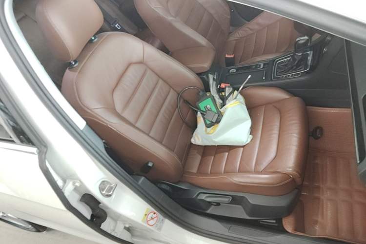 Used Volkswagen Golf 2014 1.4TSI Luxury Travel Edition Right Front Seat