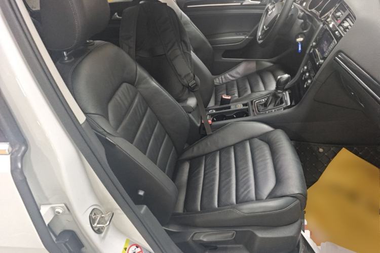 Used Volkswagen Golf 2014 1.4TSI Luxury Travel Edition Right Front Seat