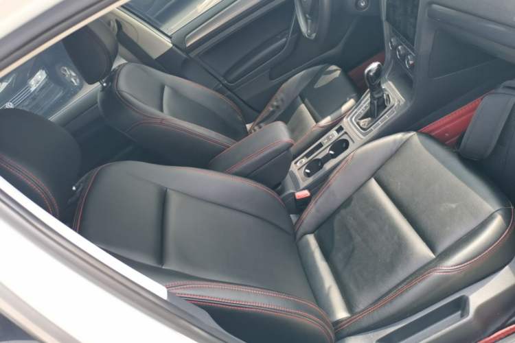 Used Volkswagen Golf 2014 1.6L Automatic Fashion Model Right Front Seat