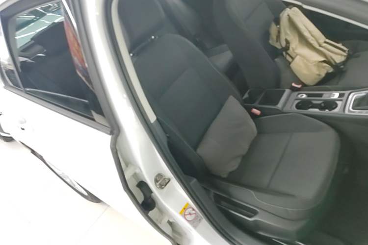 Used Volkswagen Golf 2014 1.6L Automatic Fashion Model Right Front Seat