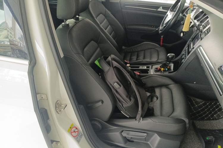 Used Volkswagen Golf 2014 1.4TSI Luxury Travel Edition Right Front Seat