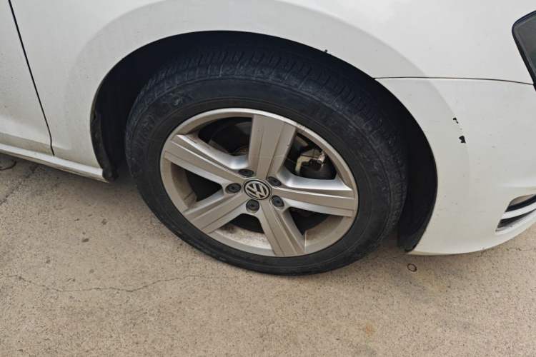 Used Volkswagen Golf 2014 1.6L Automatic Comfort Model Right Front Wheel Hub