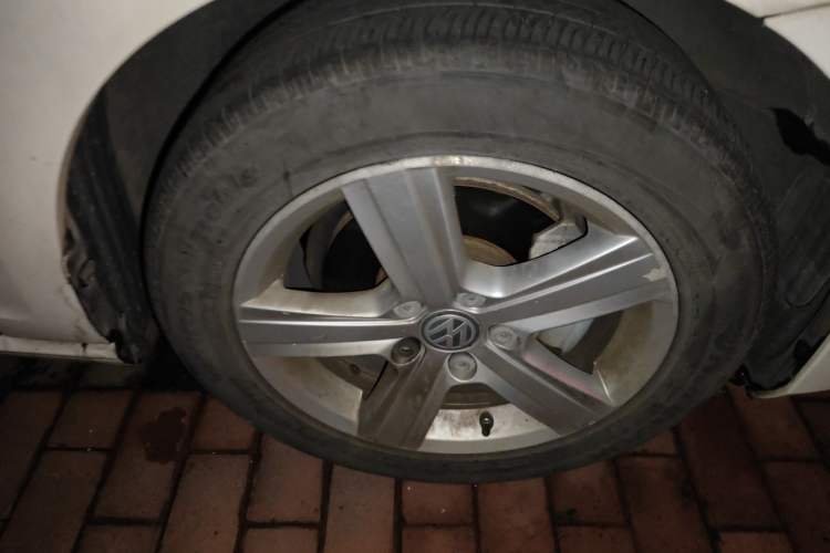 Used Volkswagen Golf 2014 1.4TSI Automatic Luxury Model Right Front Wheel Hub