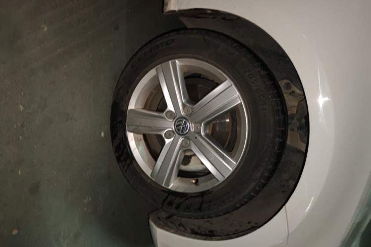 Used Volkswagen Golf 2014 1.4TSI Automatic Comfort Model Right Front Wheel Hub