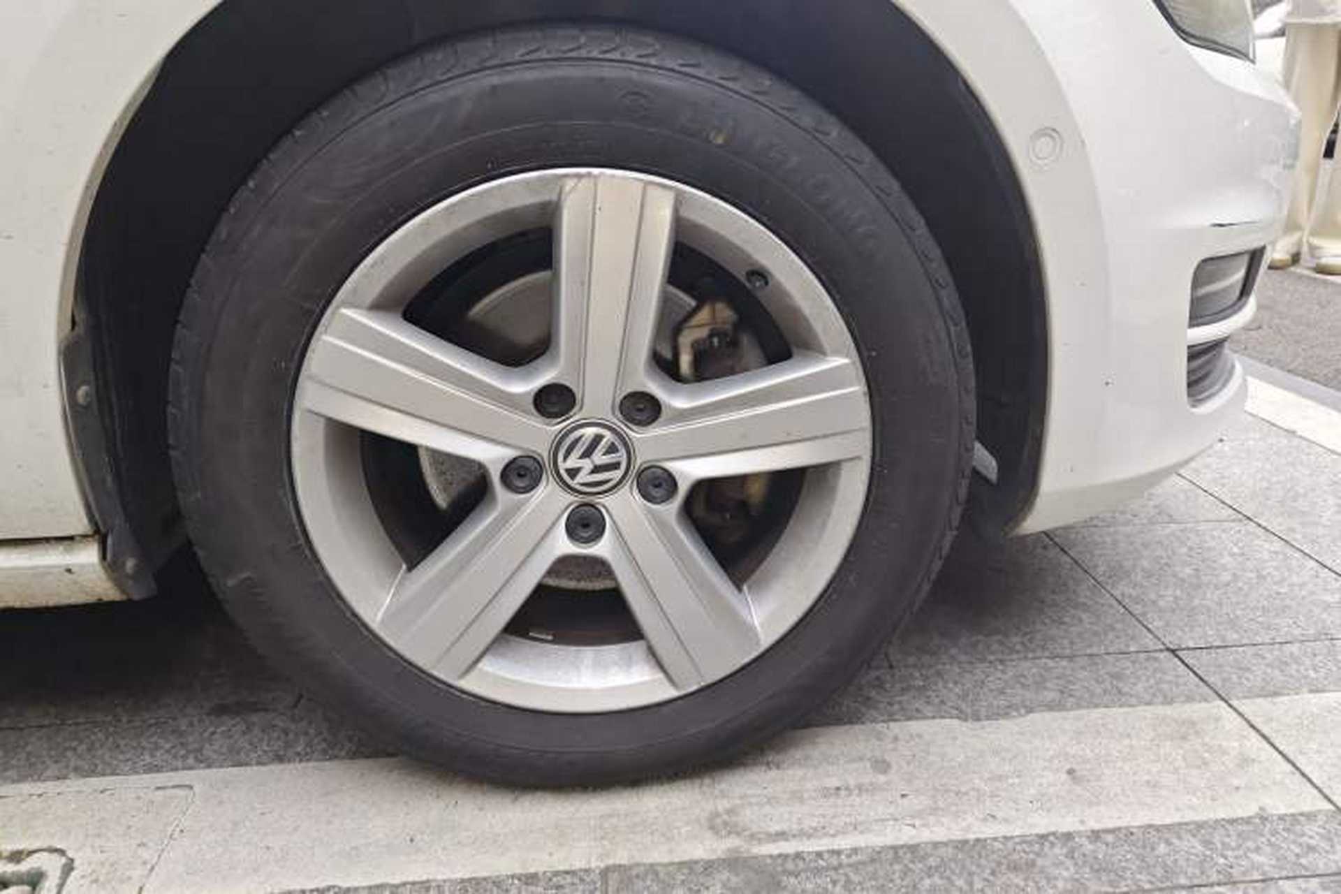 Used Volkswagen Golf 2014 1.4TSI Luxury Travel Edition Right Front Wheel Hub