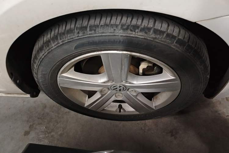 Used Volkswagen Golf 2014 1.6L Automatic Comfort Model Right Front Wheel Hub