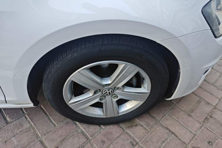 Used Volkswagen Golf 2014 1.6L Automatic Comfort Model Right Front Wheel Hub