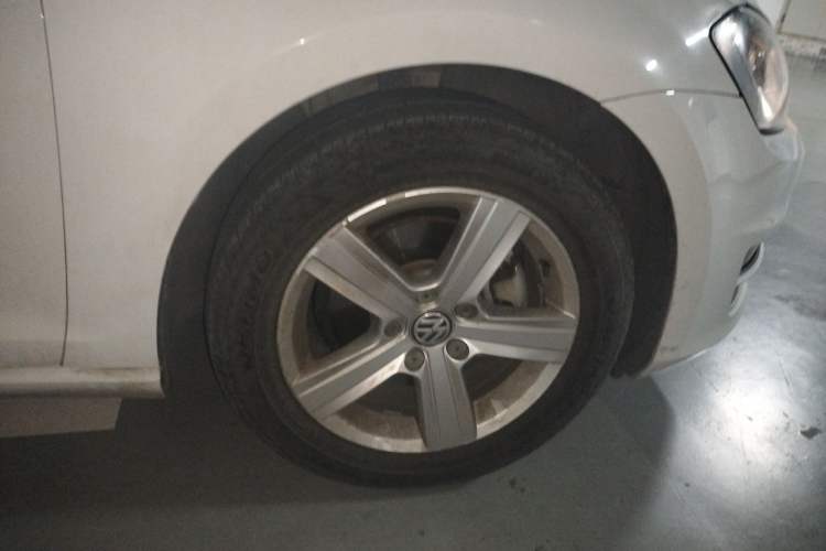 Used Volkswagen Golf 2014 1.4TSI Automatic Comfort Model Right Front Wheel Hub