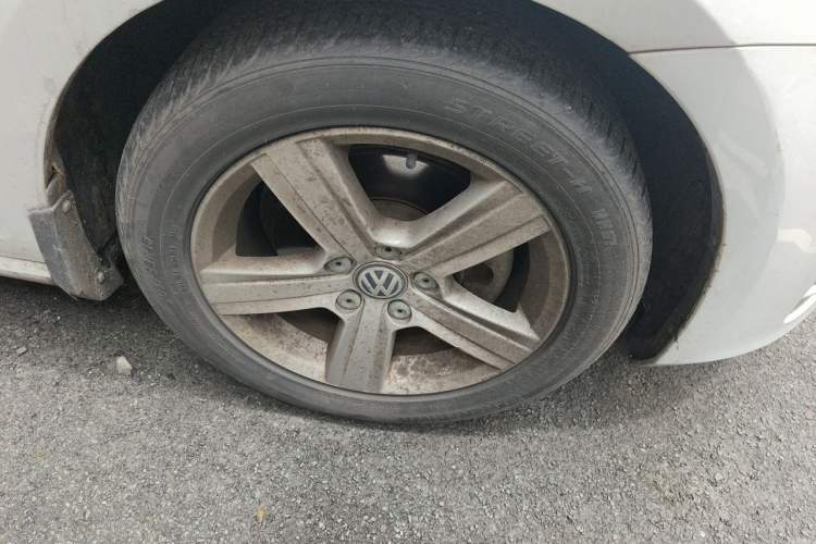 Used Volkswagen Golf 2014 1.6L Automatic Comfort Model Right Front Wheel Hub