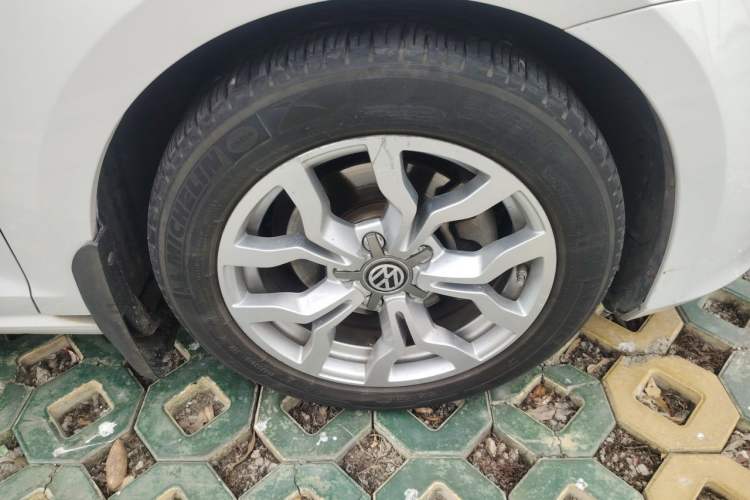 Used Volkswagen Golf 2014 1.4 TSI Manual Comfort Model Right Front Wheel Hub