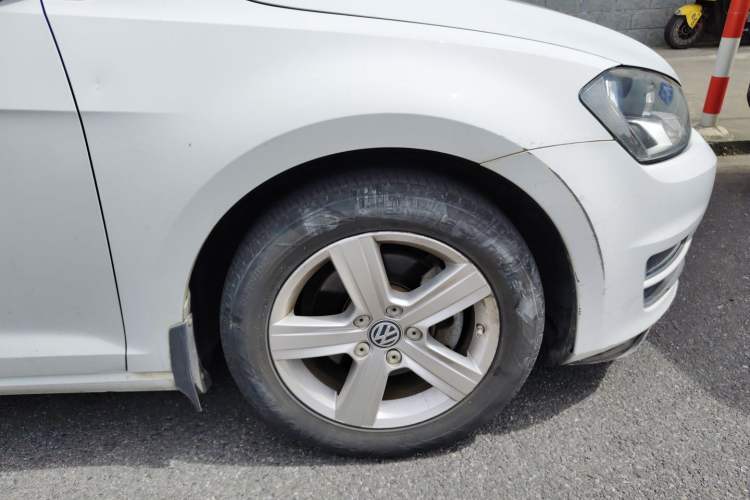 Used Volkswagen Golf 2014 1.4TSI Automatic Luxury Model Right Front Wheel Hub