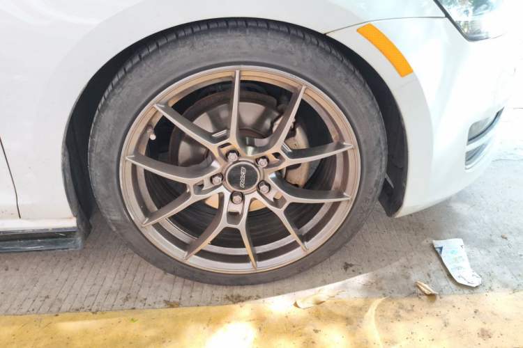 Used Volkswagen Golf 2014 1.4TSI Automatic Flagship Model Right Front Wheel Hub