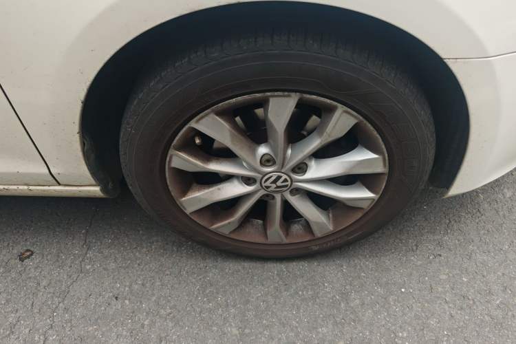 Used Volkswagen Golf 2014 1.6L Automatic Comfort Model Right Front Wheel Hub