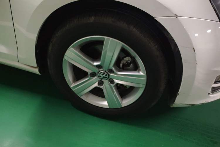 Used Volkswagen Golf 2014 1.6L Automatic Comfort Model Right Front Wheel Hub