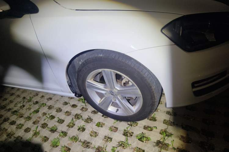 Used Volkswagen Golf 2014 1.4TSI Automatic Comfort Model Right Front Wheel Hub