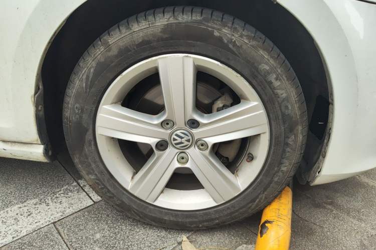 Used Volkswagen Golf 2014 1.4 TSI Manual Comfort Model Right Front Wheel Hub