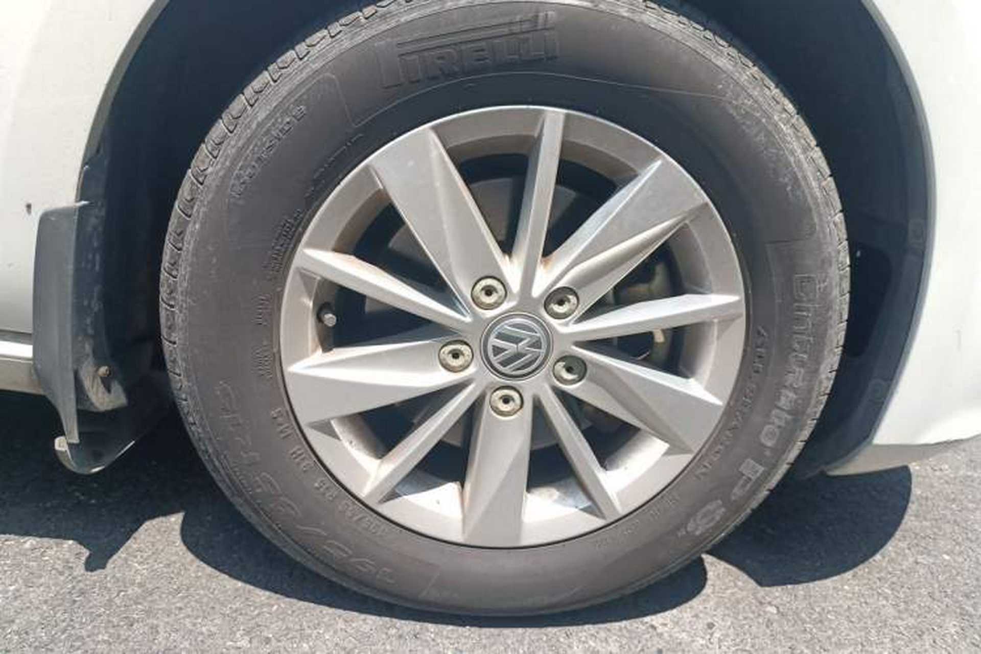 Used Volkswagen Golf 2014 1.6L Automatic Fashion Model Right Front Wheel Hub