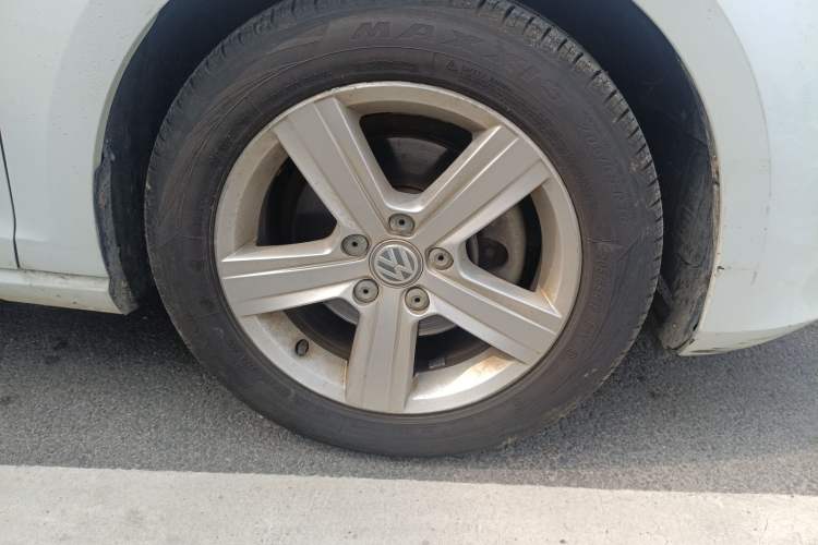 Used Volkswagen Golf 2014 1.4 TSI Manual Comfort Model Right Front Wheel Hub