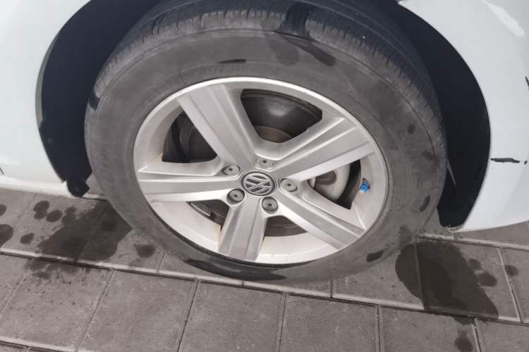 Used Volkswagen Golf 2014 1.6L Automatic Comfort Model Right Front Wheel Hub