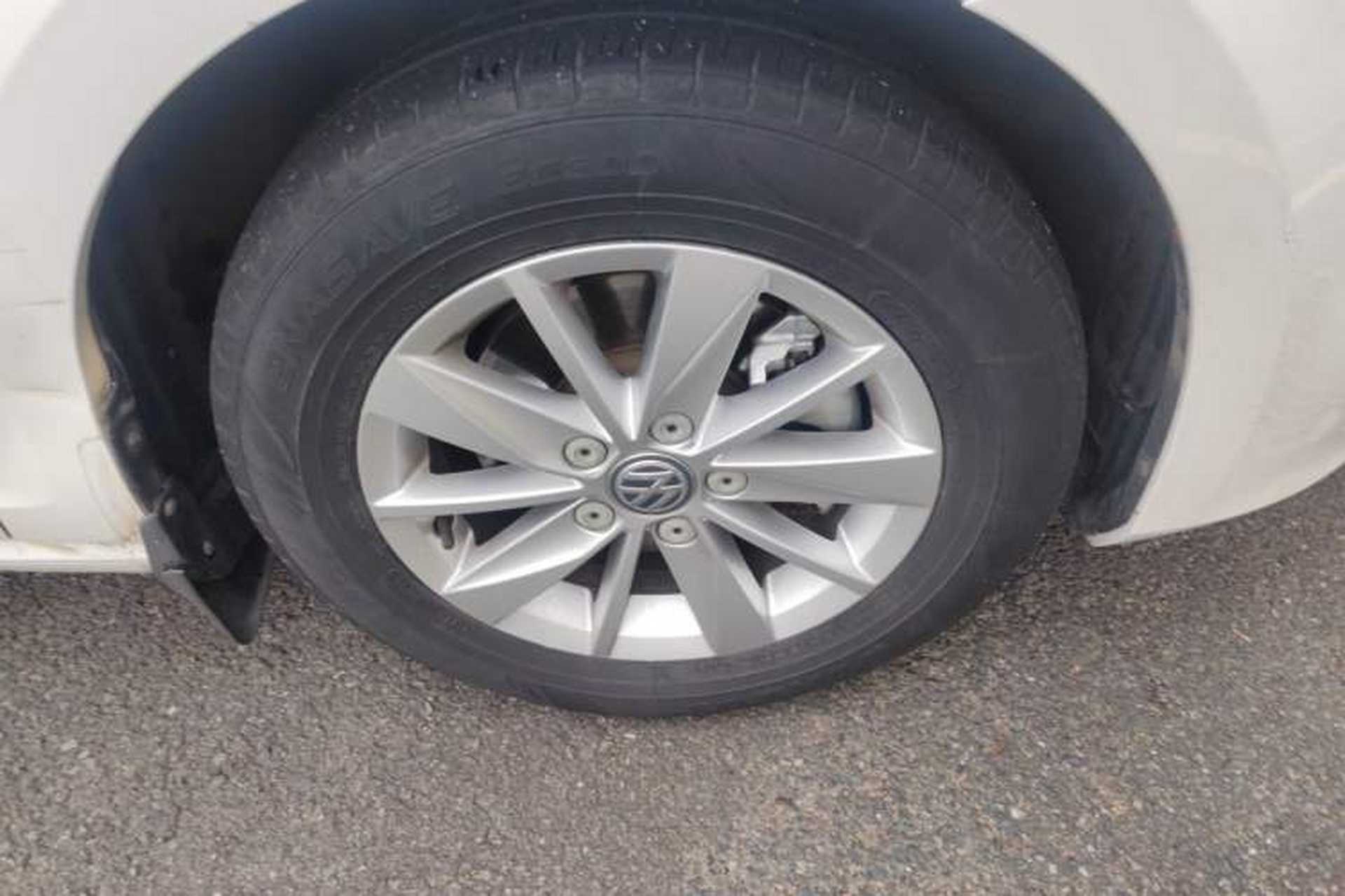 Used Volkswagen Golf 2014 1.6L Automatic Fashion Model Right Front Wheel Hub