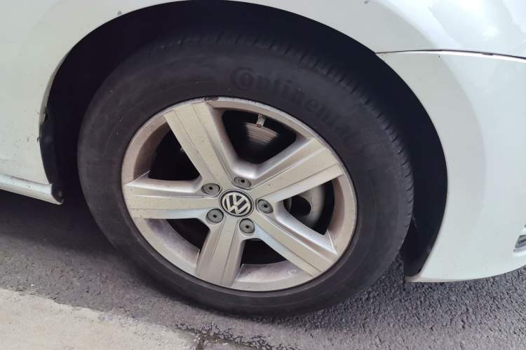 Used Volkswagen Golf 2014 1.4TSI Automatic Luxury Model Right Front Wheel Hub