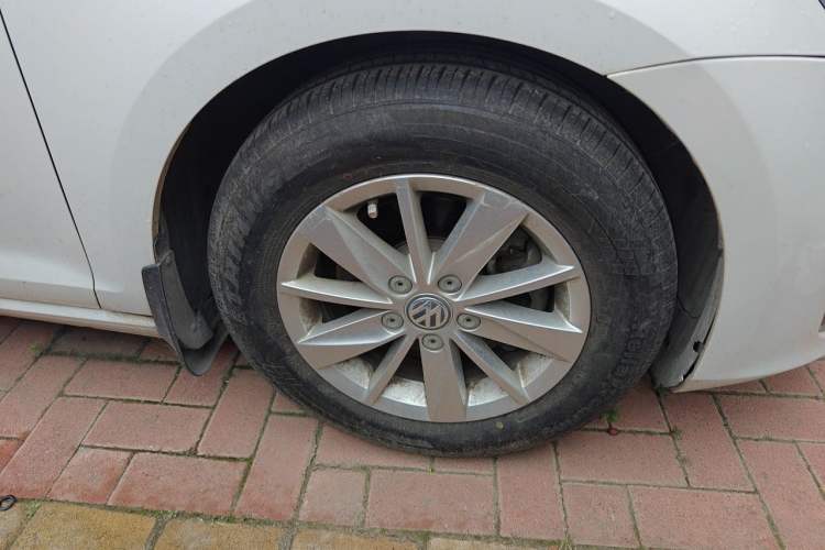 Used Volkswagen Golf 2014 1.6L Manual Fashion Edition Right Front Wheel Hub