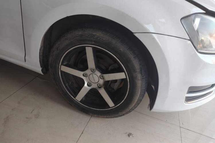 Used Volkswagen Golf 2014 1.4TSI Automatic Luxury Model Right Front Wheel Hub