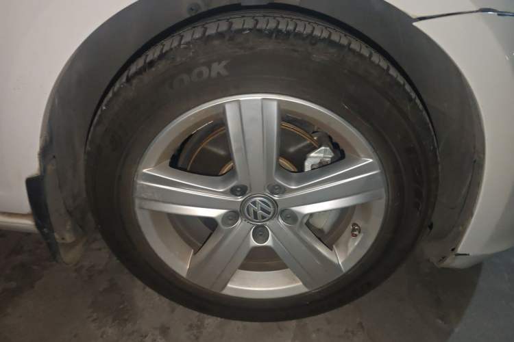 Used Volkswagen Golf 2014 1.4TSI Automatic Comfort Model Right Front Wheel Hub