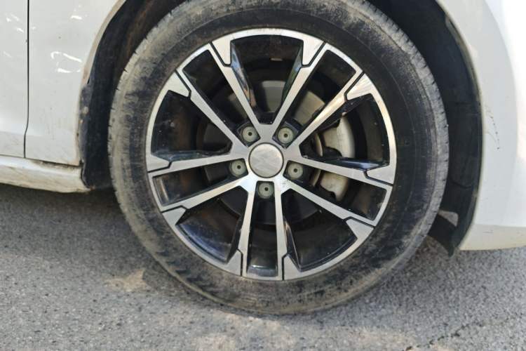 Used Volkswagen Golf 2014 1.6L Manual Fashion Edition Right Front Wheel Hub