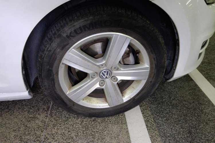 Used Volkswagen Golf 2014 1.4TSI Automatic Luxury Model Right Front Wheel Hub