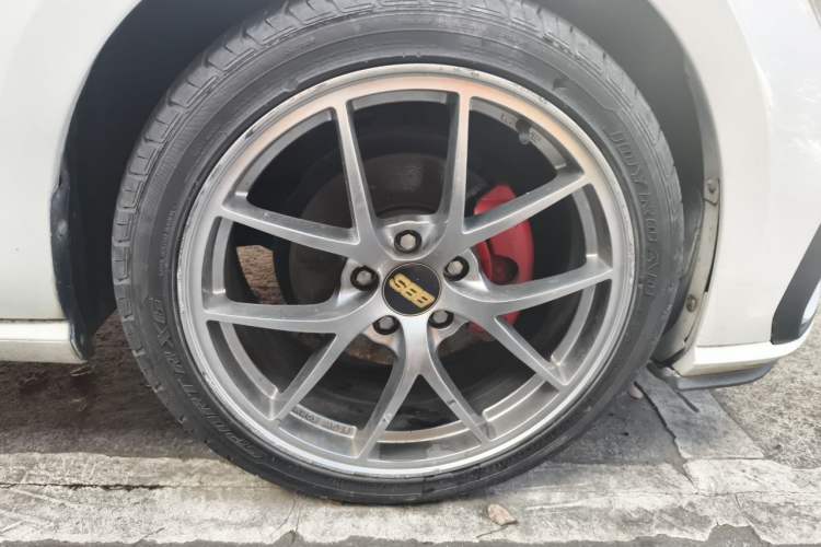 Used Volkswagen Golf 2014 1.4TSI Automatic Comfort Model Right Front Wheel Hub